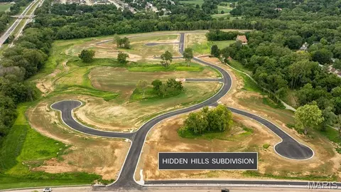 404 Hidden Hills Dr, Glen Carbon, IL 62034