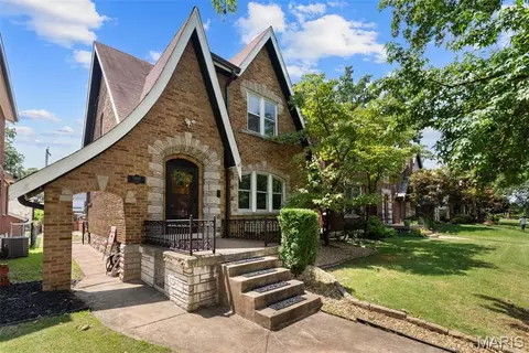 5862 Itaska St, Saint Louis, MO 63109