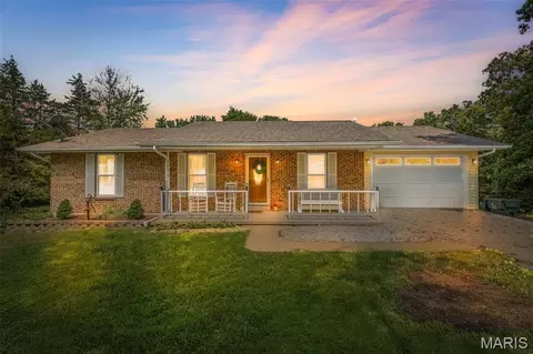10576 Union Dr, Sainte Genevieve, MO 63670