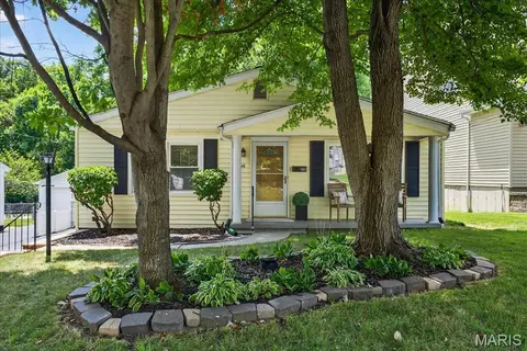 946 Dwyer Ave, Glendale, MO 63122