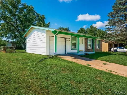 6842 Champana Dr, Florissant, MO 63033