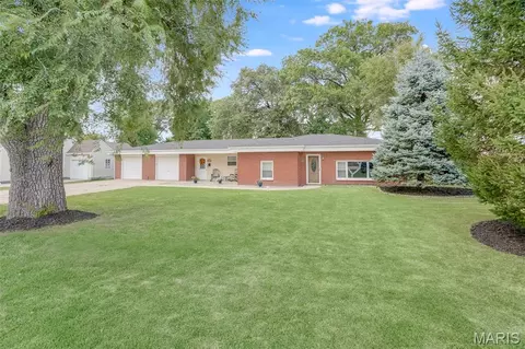 221 4th Ave, Edwardsville, IL 62025