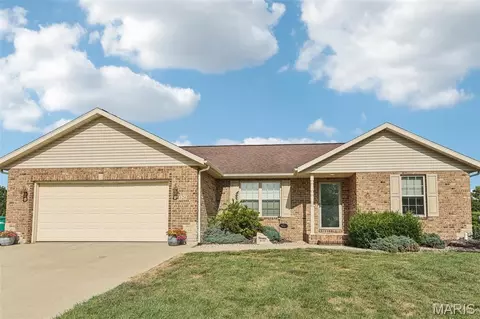 126 Jefferson Dr, Breese, IL 62230
