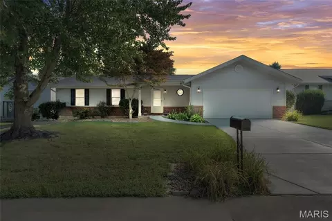 16 Yellowstone Ct, Saint Peters, MO 63376