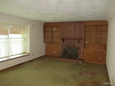 Living - 300 Bourbeuse Rd, Union, MO 63084 photo 2 of 2