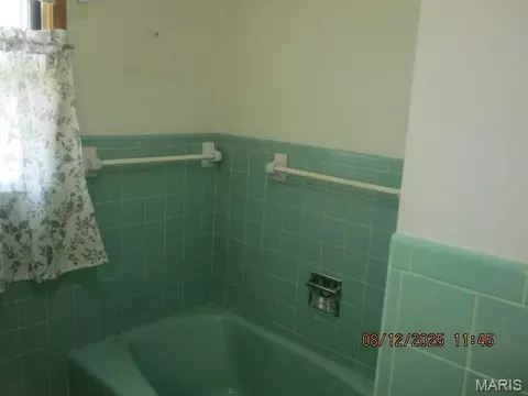 Bath - 300 Bourbeuse Rd, Union, MO 63084 photo 2 of 4