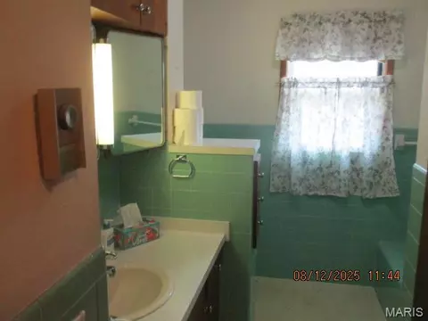 Bath - 300 Bourbeuse Rd, Union, MO 63084 photo 1 of 4