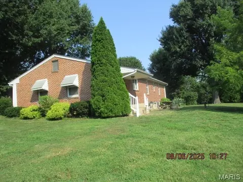 Exterior - 300 Bourbeuse Rd, Union, MO 63084 photo 4 of 8