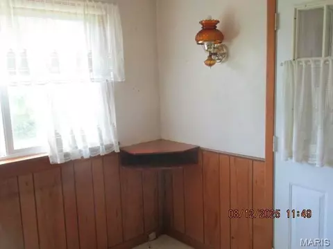 Entry Way - 300 Bourbeuse Rd, Union, MO 63084 photo 1 of 2