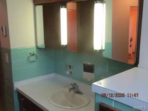 Bath - 300 Bourbeuse Rd, Union, MO 63084 photo 3 of 4