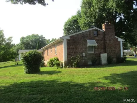 Exterior - 300 Bourbeuse Rd, Union, MO 63084 photo 2 of 8