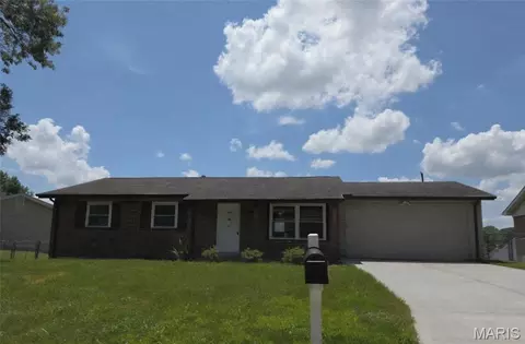 17 Stonehenge Ct, Saint Charles, MO 63303