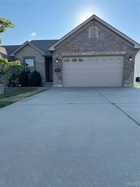 909 Q Ave, Saint Clair, MO 63077