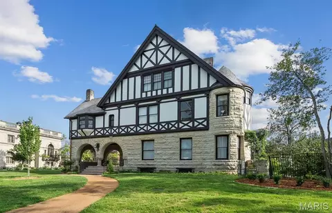 29 Portland Pl, Saint Louis, MO 63108