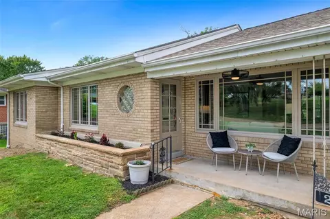21 Willmore Rd, Saint Louis, MO 63109 photo 3