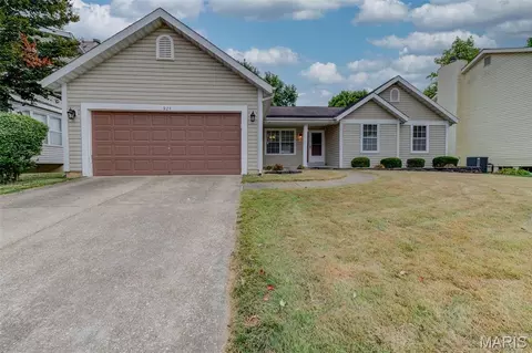 924 Zohner Ct, Florissant, MO 63031