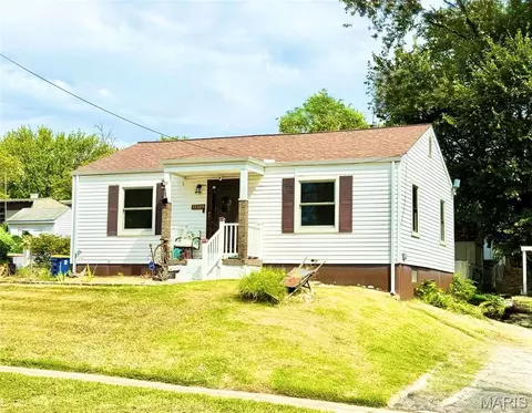10325 Breckenridge Rd, Saint Ann, MO 63074