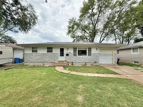 130 Ruth Dr, Florissant, MO 63031