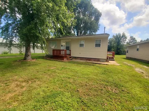 904 N 7th St, Canton, MO 63435