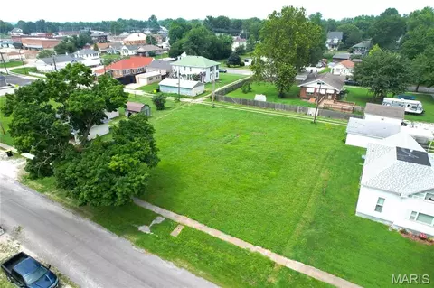 121 E Franklin St, Roodhouse, IL 62082