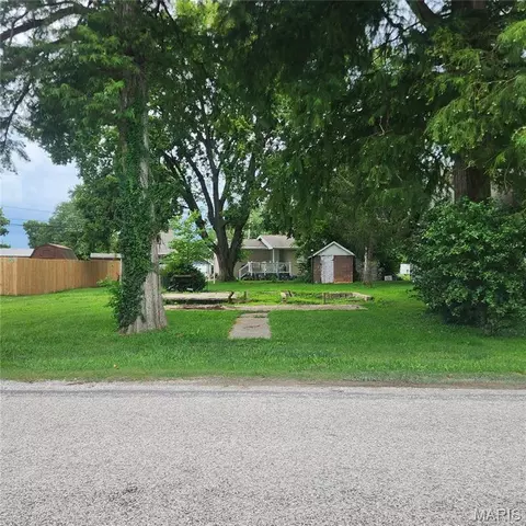 13 N Main St, Moro, IL 62067 photo 1
