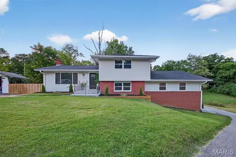 2311 Fairview Cir, Belleville, IL 62226