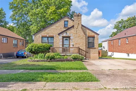 704 Karlsruhe Pl, Saint Louis, MO 63125