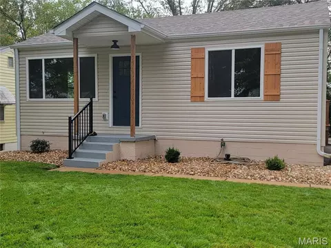 9430 Ridge Ave, Overland, MO 63114