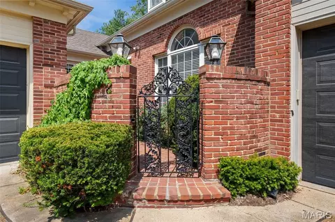 2 Upper Price Rd, Olivette, MO 63132