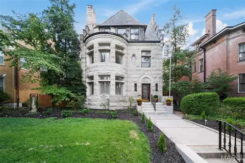 4410 Westminster Pl, Saint Louis, MO 63108