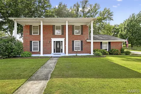 39 White Plains Dr, Chesterfield, MO 63017