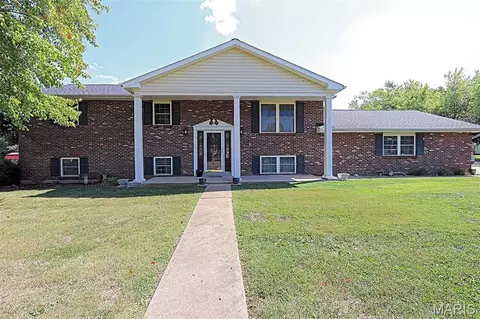 200 Lisa Dr, Farmington, MO 63640