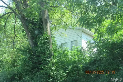 2720 Cliff Dr, Fairview Heights, IL 62208