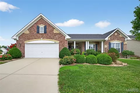 1401 Noyack Dr, O'fallon, MO 63366