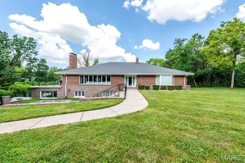 11447 Clayton Rd, Saint Louis, MO 63131