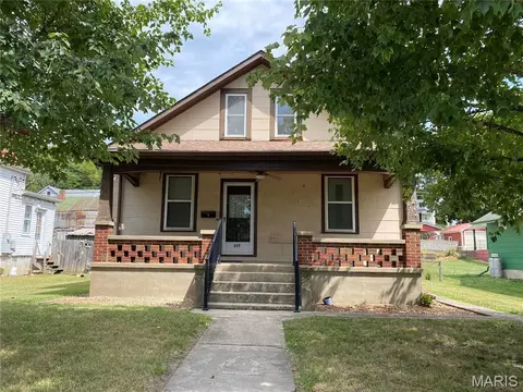 Exterior - 217 W 6th St, Hermann, MO 65041 photo 2 of 8