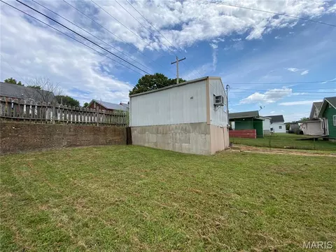 Exterior - 217 W 6th St, Hermann, MO 65041 photo 7 of 8