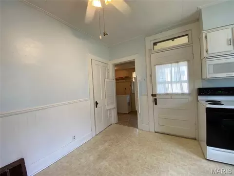 Entry Way - 217 W 6th St, Hermann, MO 65041 photo 2 of 8
