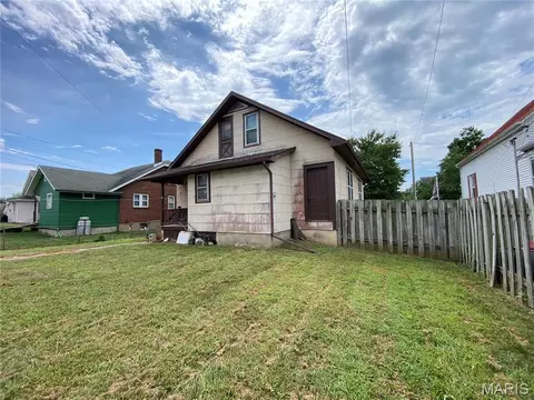 Exterior - 217 W 6th St, Hermann, MO 65041 photo 6 of 8