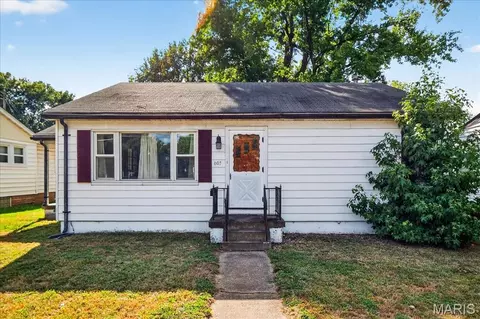 605 N 17th St, Belleville, IL 62226