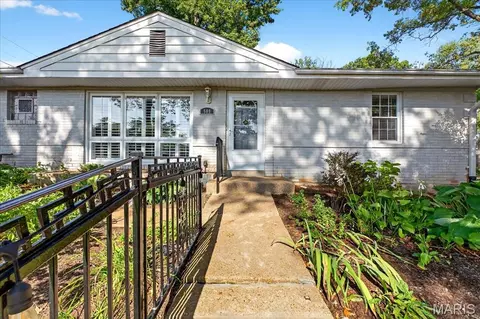 509 Kingdel Dr, Saint Louis, MO 63124