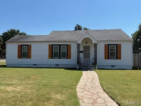 210 N Douglas St, Malden, MO 63863