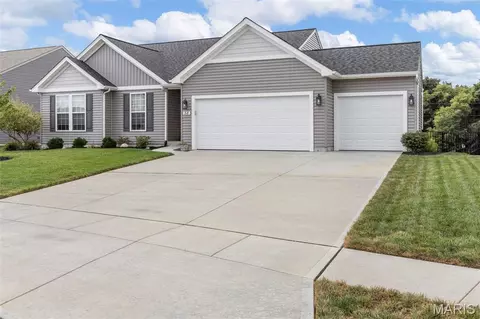 38 Stone Bridge Dr, Moscow Mills, MO 63362