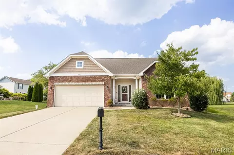 804 Bluff Ridge Ln, Shiloh, IL 62221