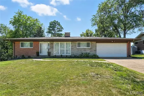 9856 Amberley Dr, Saint Louis, MO 63126