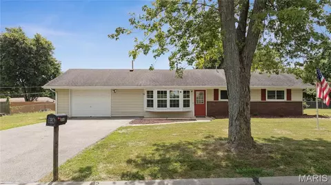 2948 Oetting Dr, Saint Charles, MO 63303
