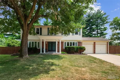 1702 Pensacola Dr, Saint Louis, MO 63146