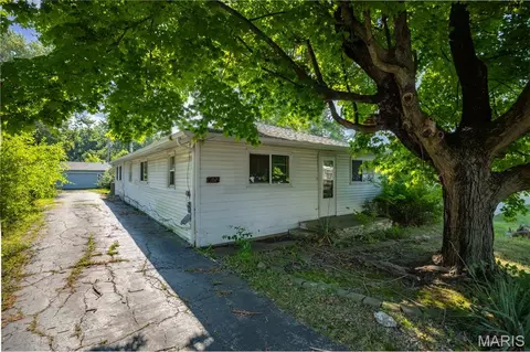107 Richard St, Gillespie, IL 62033