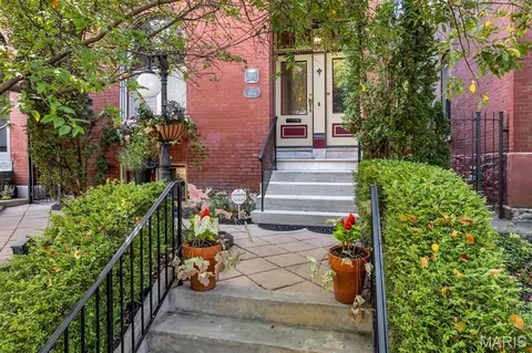 2808 Russell Blvd, Saint Louis, MO 63104