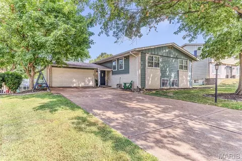 4823 Towne South Rd, Saint Louis, MO 63128